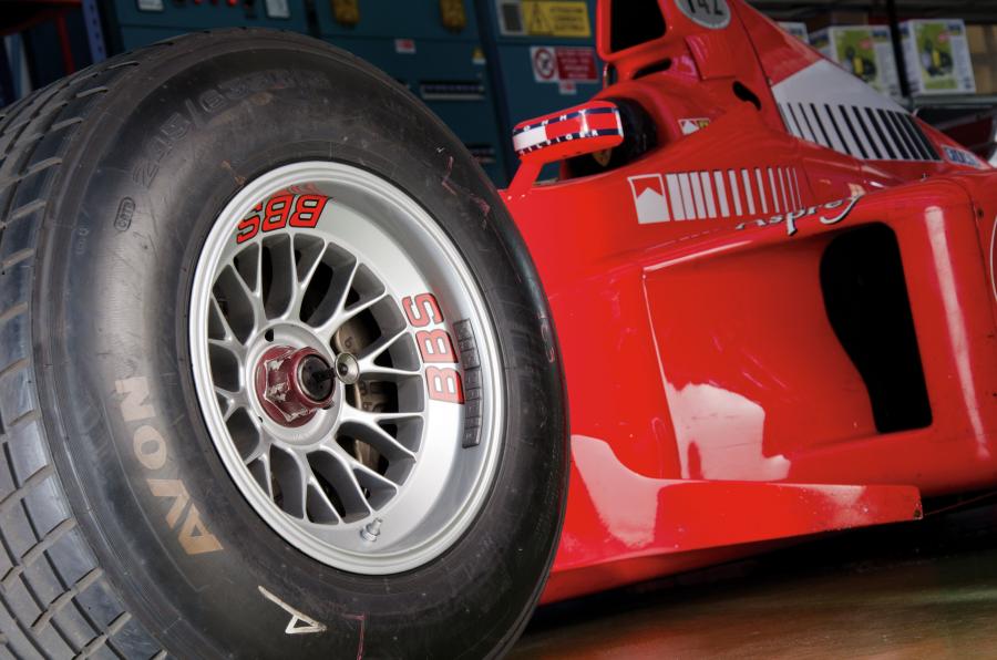 Ferrari F300 Formula One Racing Car 1998 года  (фото 9 из 23)